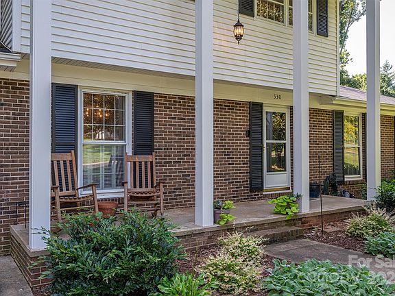 3rd image of 530 Deerwood Dr