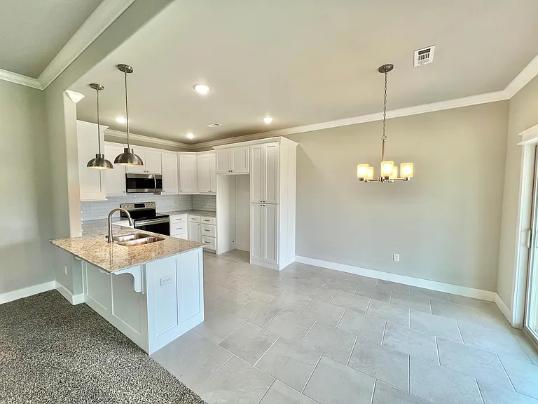 904 Maple View St — Photo 5