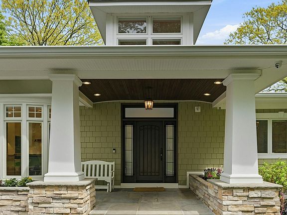 5th image of 108 East Neck Road