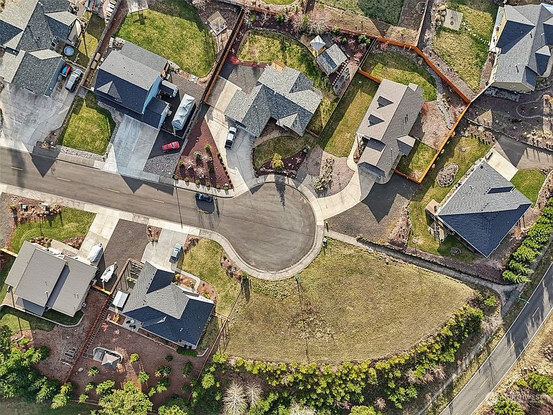 4th image of 189 NW Falcon Court
