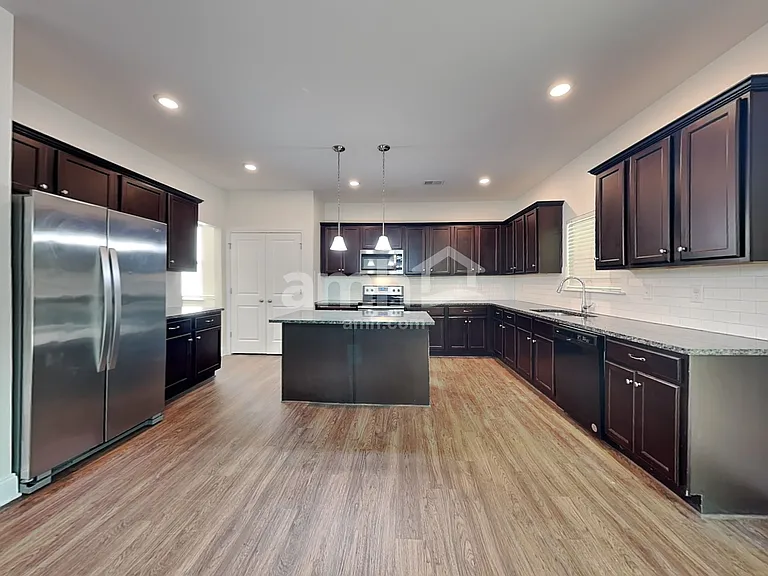 103 Kirk Dr — Photo 4