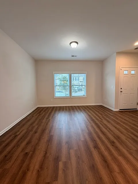 4 bed, 2.5 bath, 2641 sqft, $2,500 — Photo 3