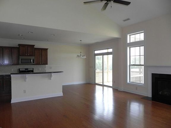 5th image of 4019 Vallonia Dr