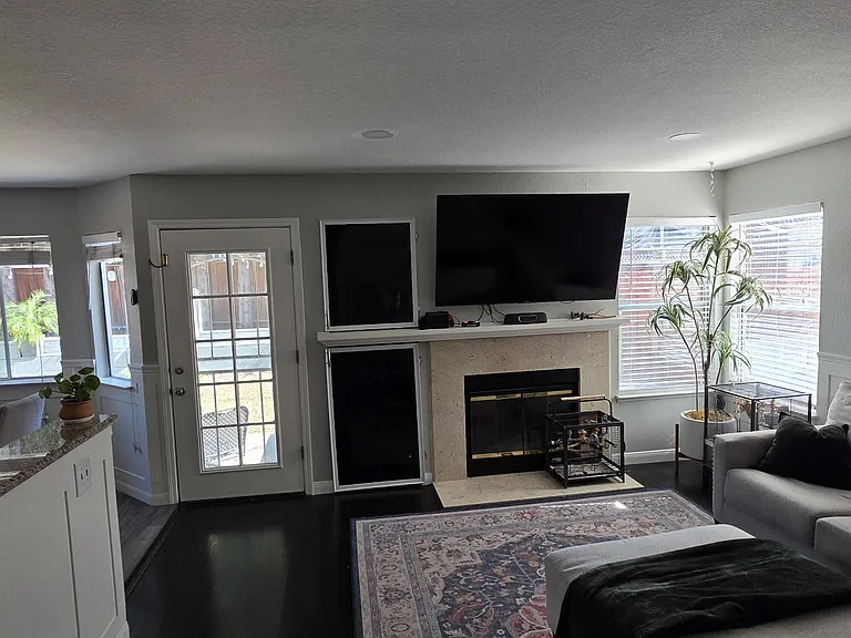 430 Guinevere Ct — Photo 11