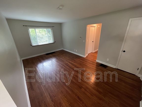 2nd image of 119 Vermont Ave