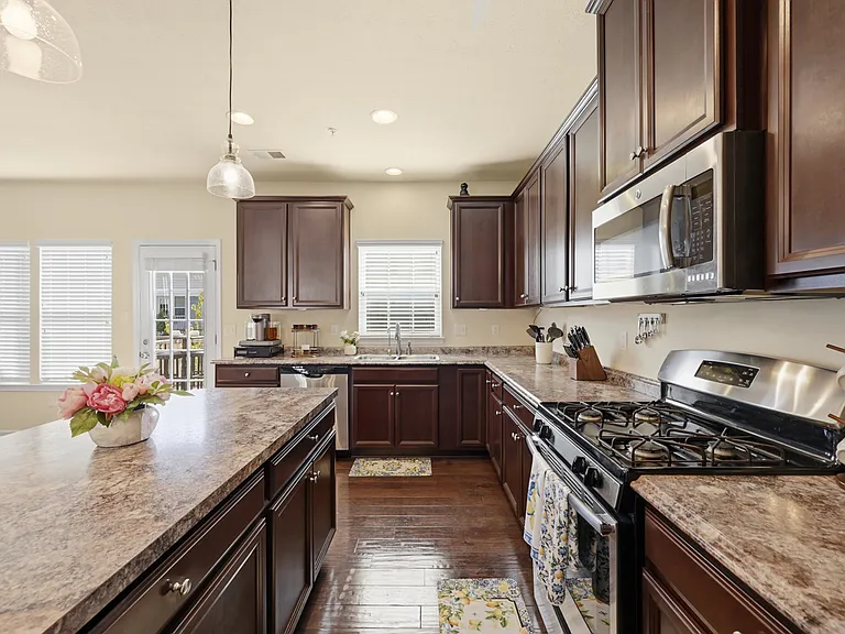 601 Pointe View Dr — Photo 44