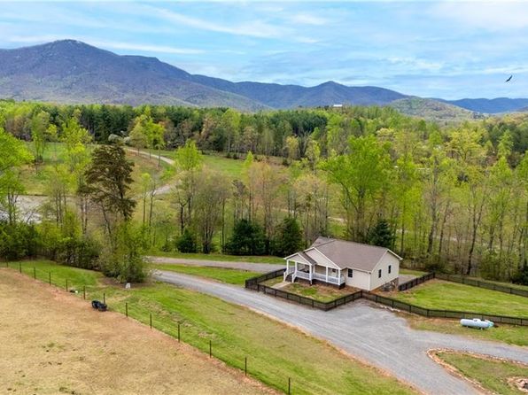 239 Violet Ridge Trl, Mount Airy, NC 27024