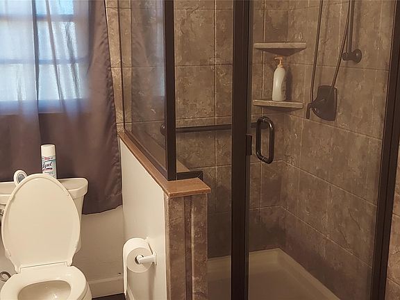 3rd image of 303 Hinson Dr