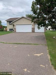 900 Marigold Dr S, Cambridge, MN, 55008