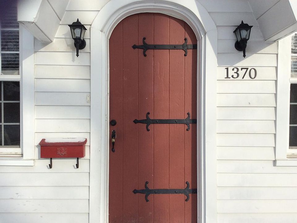 1370 Eaton Rd, photo 3