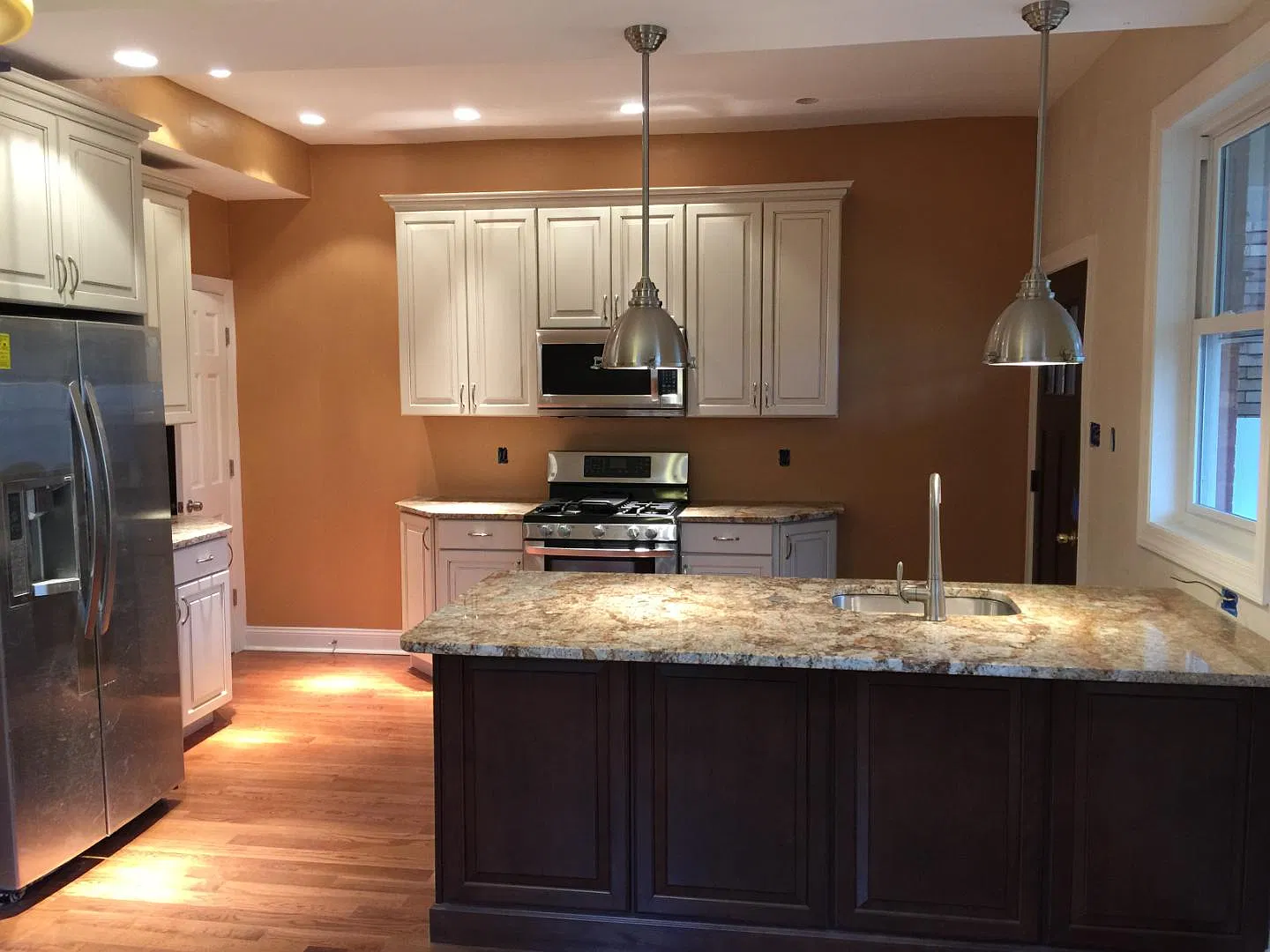 410 Lloyd St - 410 — Photo 2