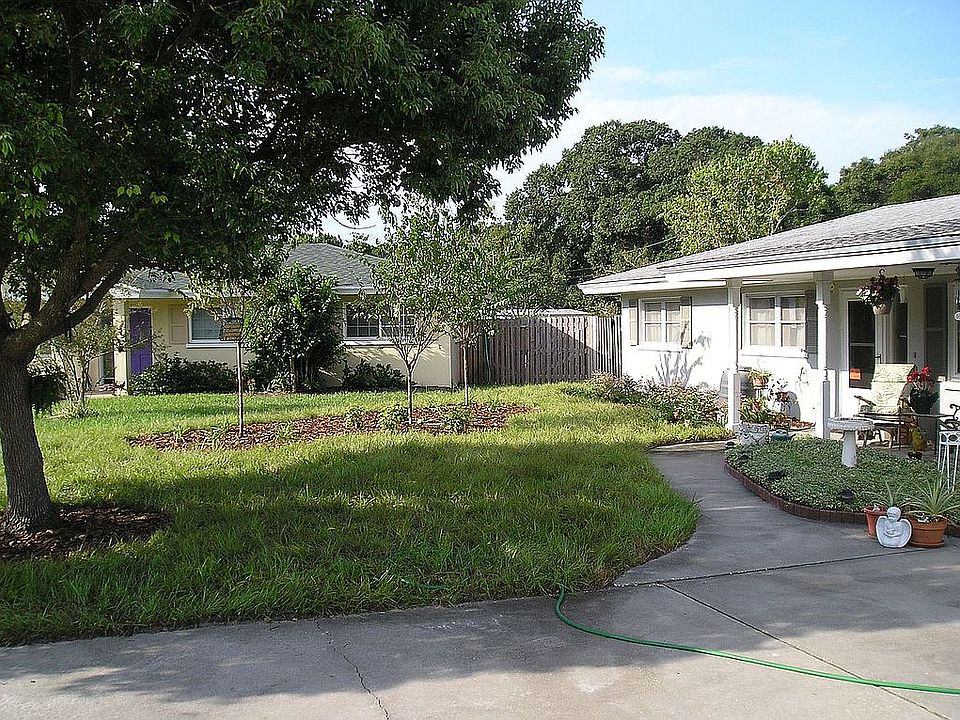 2nd image of 638 Manor Dr W