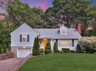 52 Live Oak Ln, Meriden, CT 06450
