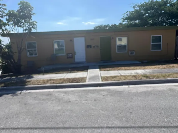 900 W 9th Street #1, Riviera Beach, FL 33404