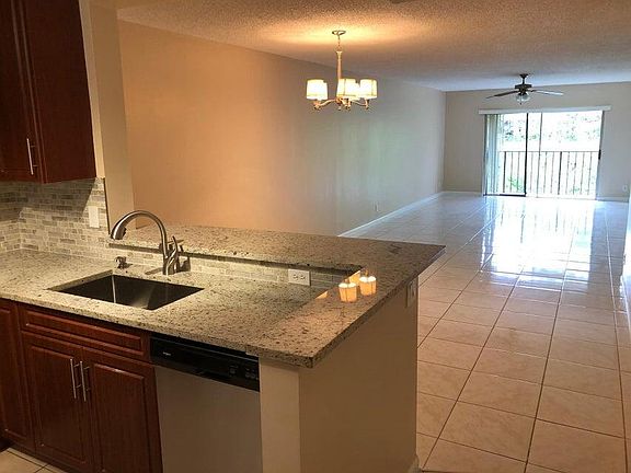 3rd image of 2845 SW 22nd Ave #202