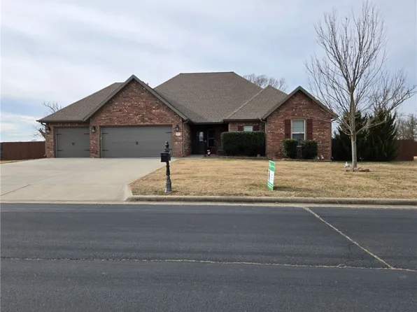 18317 Astor Dr, Fayetteville, AR 72704