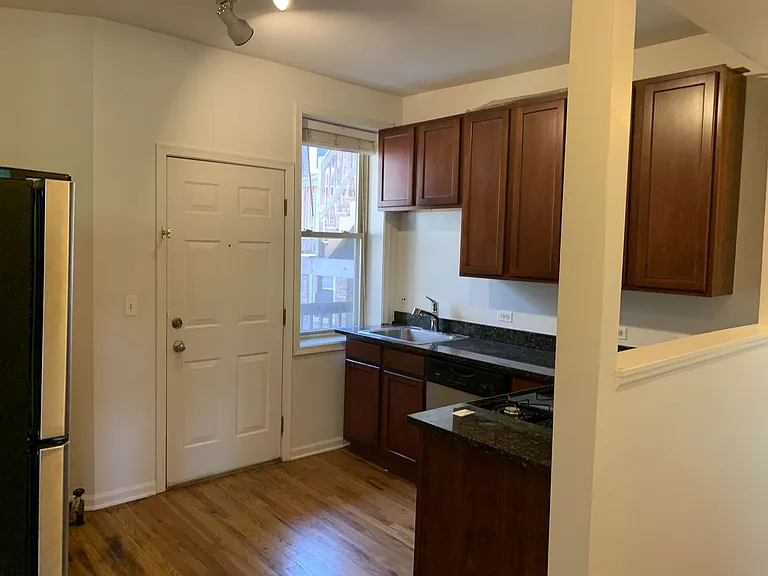 1943 W Chase Ave #2 — Photo 5
