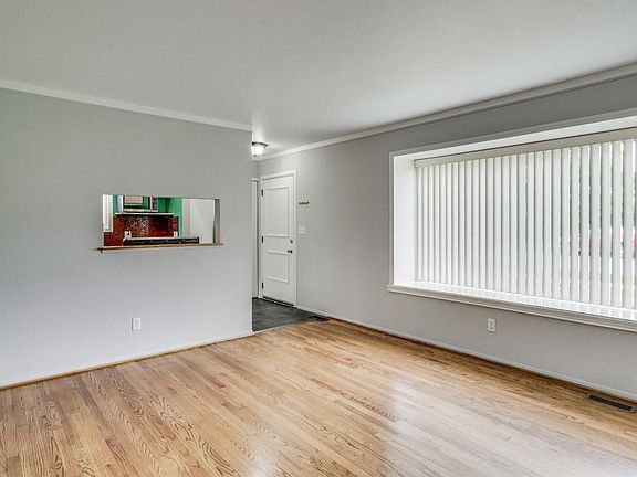 2nd image of 2918 Marshall St
