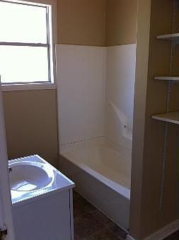 4th image of 406 E Angelina St