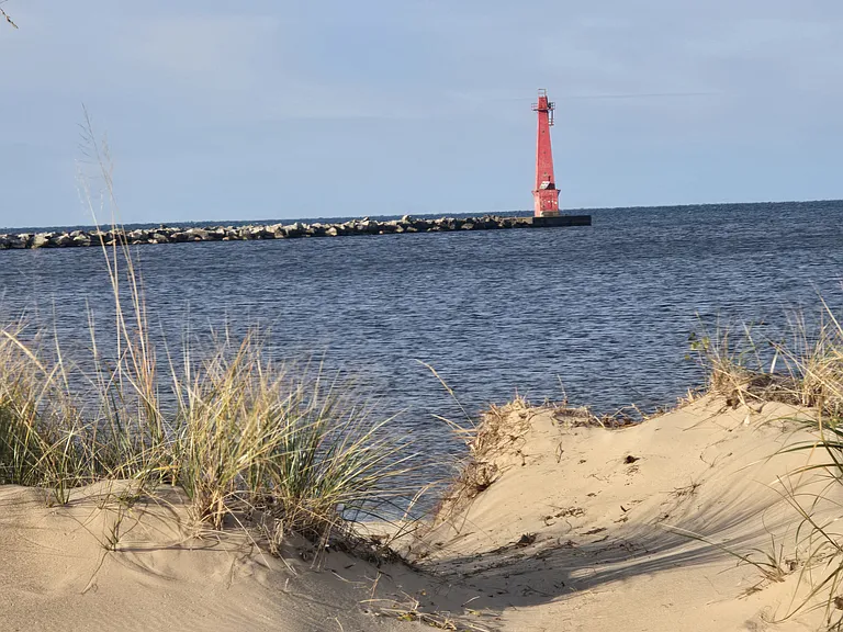 Pier Marquette/lighthouse.