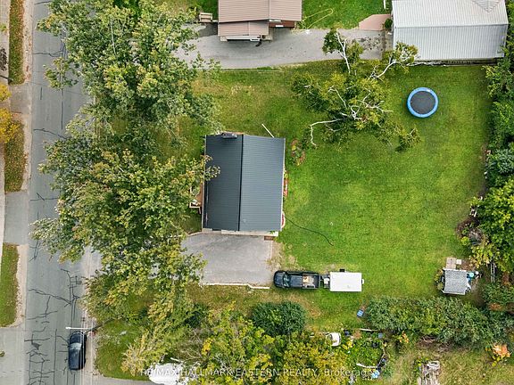 4th image of 917 Webber Ave