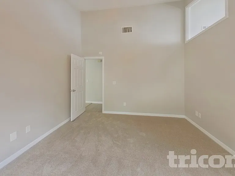 470 Shamrock Ave S — Photo 5