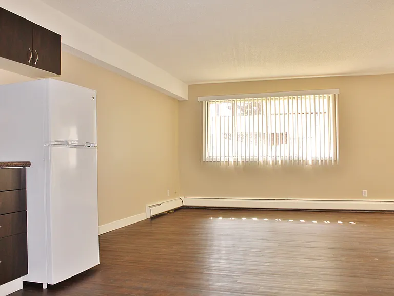 10120 Manning Ave — Photo 11