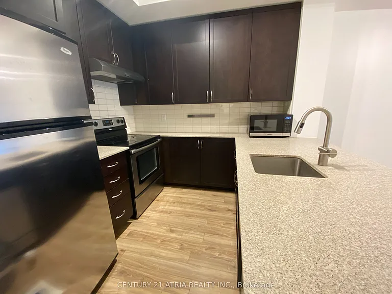 560 Front St W #706 — Photo 2