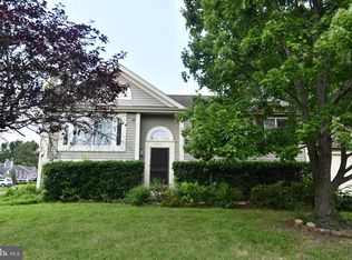 3863 Beech Down Dr, Chantilly, VA 20151