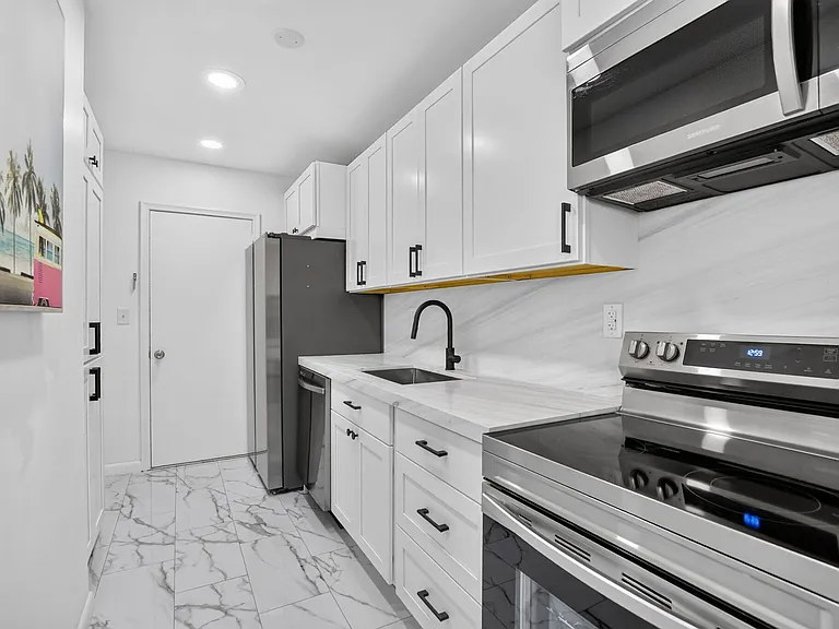 298 SW 6th St #204 — Photo 10