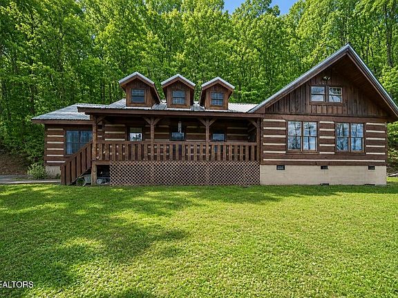 2nd image of 830 Sleepy Hollow Rd