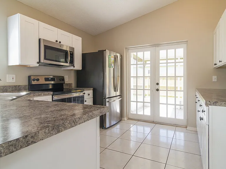 13500 Glasser Ave — Photo 7