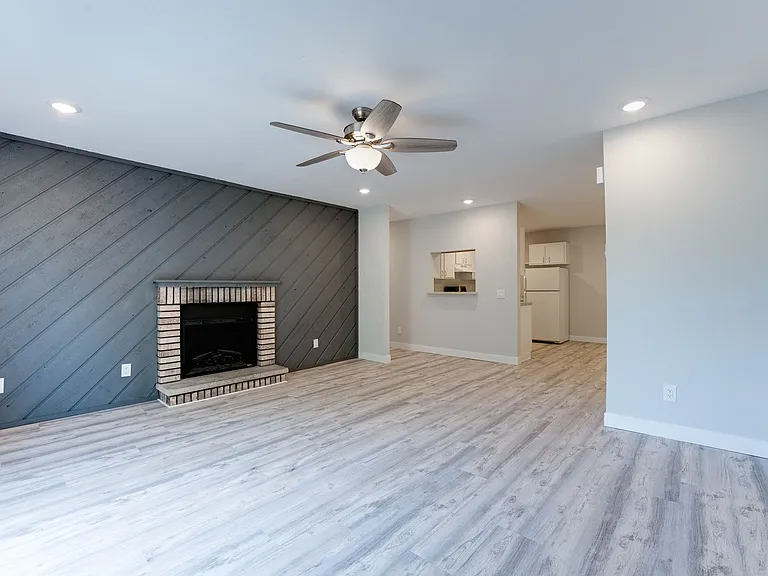 18 N Wickham Ct — Photo 25