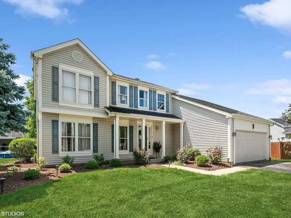 8 Pebble Ct