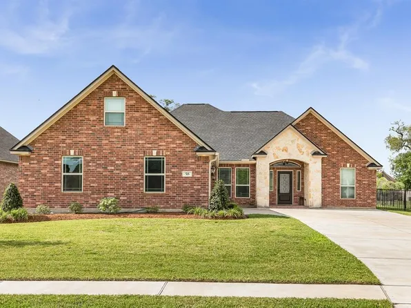 58 Deerwood Ct, Lake Jackson, TX 77566
