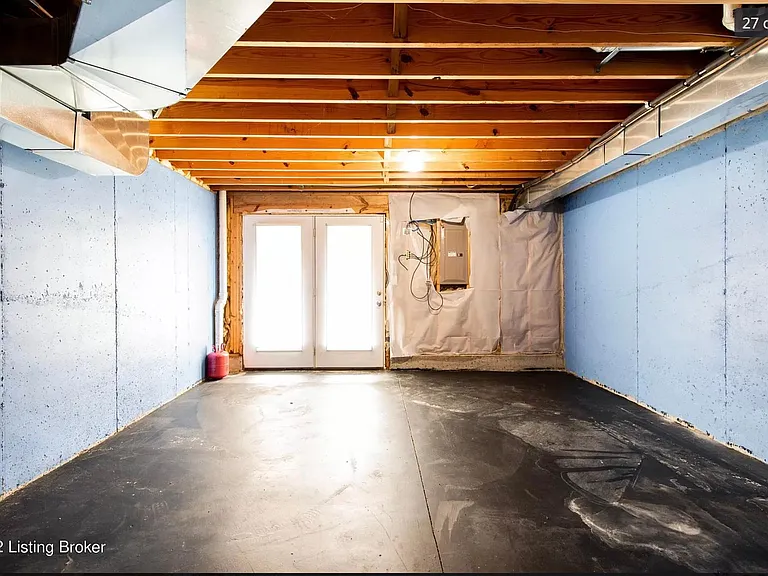 402 Clare Ln #402 — Photo 12