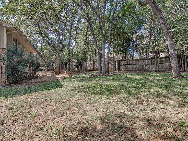 6112 Farmingdale Dr — Photo 3