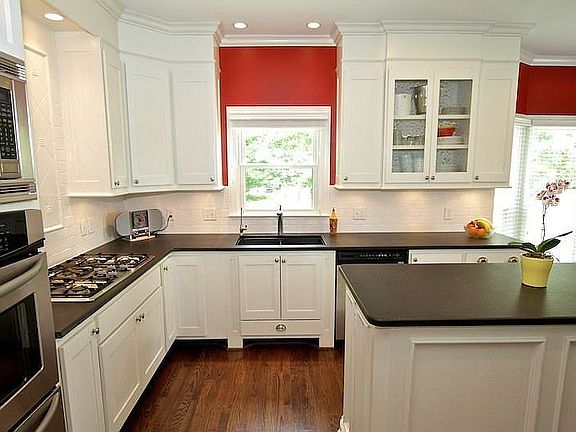 Kitchen w/stainless appliances, granite counters, 5' fridge, custom cabinets 