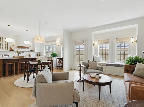 67 Park St #C, Florence, MA 01062