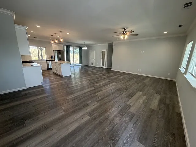 Beautiful & Spacious 3 bdrm, 2 bth home in Valley Springs! — Photo 4