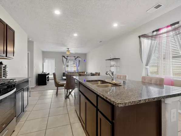 10683 Valedon Ln SW, Albuquerque, NM 87121