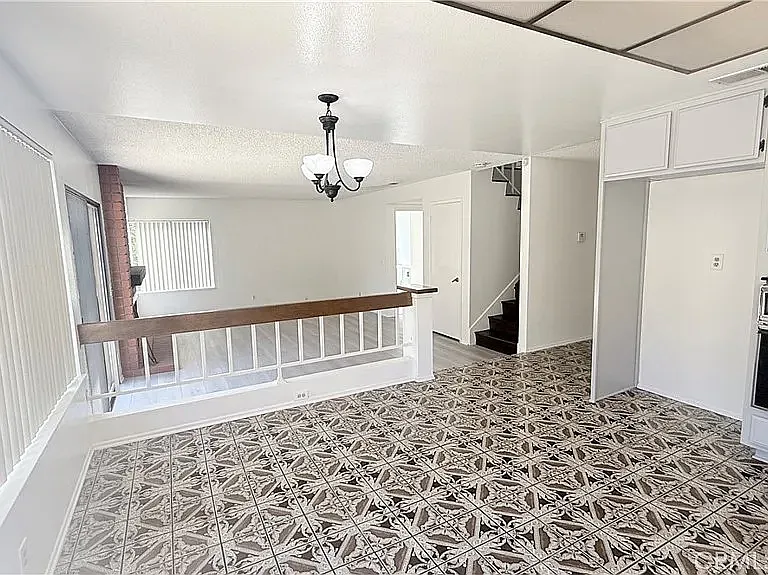 46 Christamon W — Photo 14