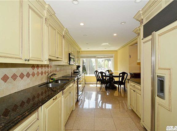 5th image of 43 Windsor Gate Dr