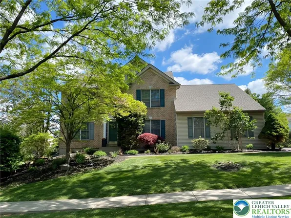 7212 Periwinkle Dr, Macungie, PA 18062
