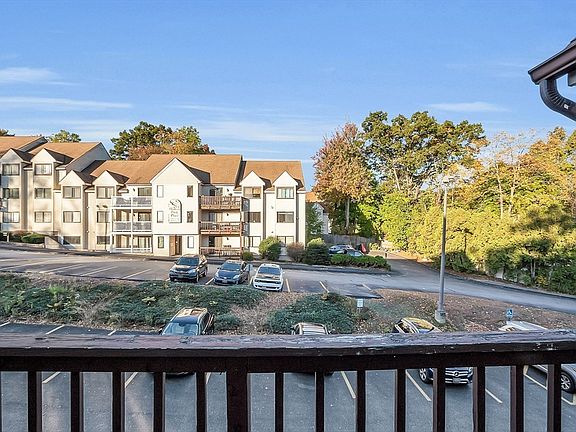 3rd image of 10 Hulbert Rd APT 10