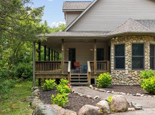 4017 Hartland Rd, Hartland, MI 48353