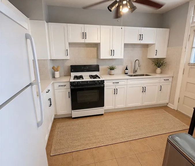 2836 N Lockwood Ave #2B — Photo 4