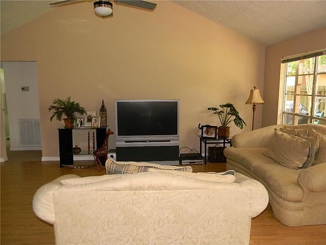 2nd image of 2795 Pinewood Dr