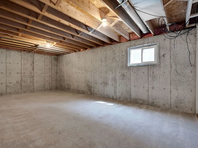 1385 Keywood Ct — Photo 18