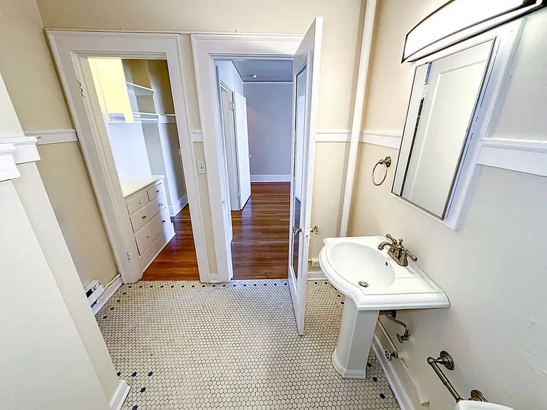 Belmont Apartments — Photo 8